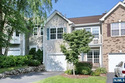 Photo of 387 Green Mountain Rd, Mahwah, NJ 07430 (MLS # 25042557)