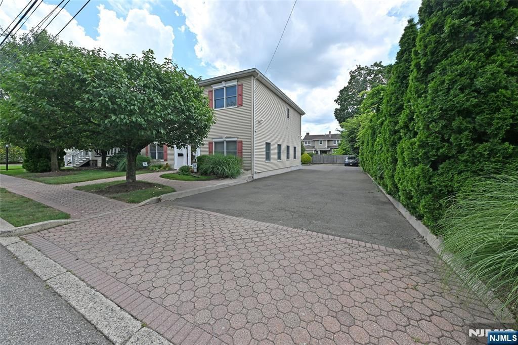 Photo of 253 Madison Avenue, Wyckoff, NJ 07481 (MLS # 26001064)