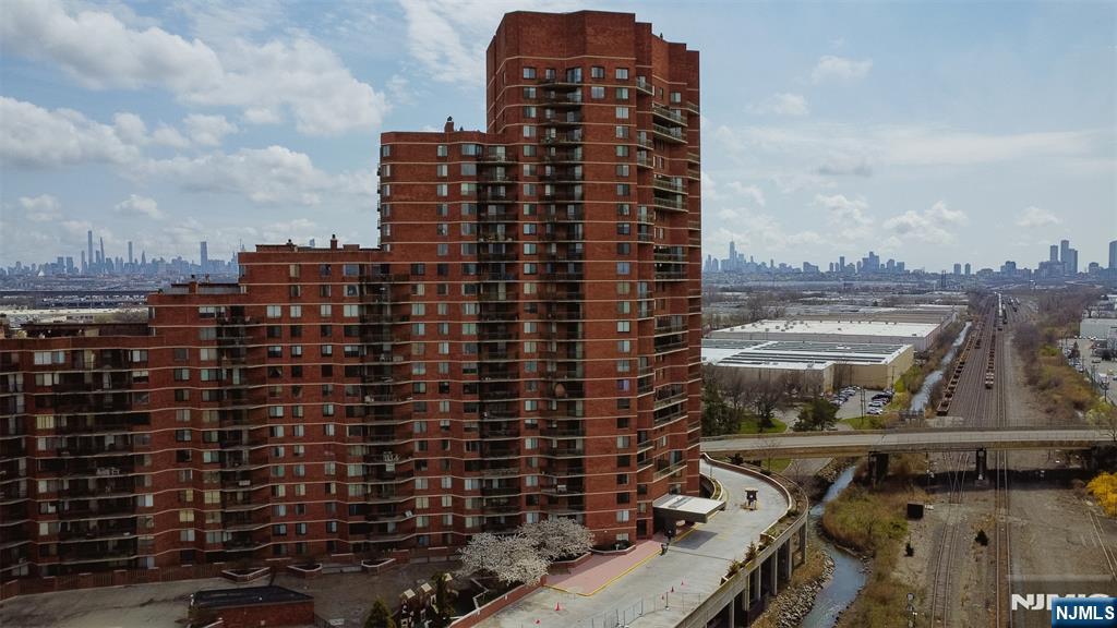 Photo 1 of 706 Harmon Cove Tower 706, Secaucus, New Jersey, $521,000, Web #: 325008716