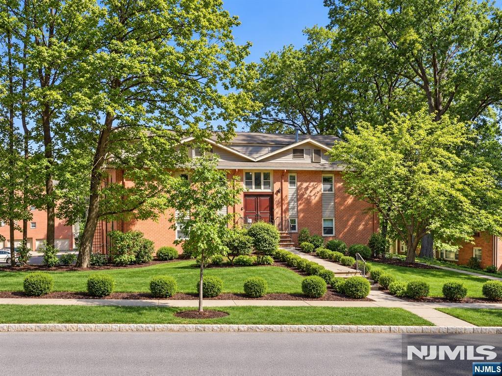 361 Claremont 3