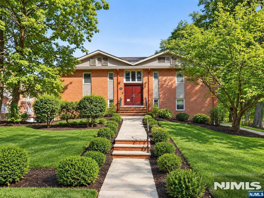 361 Claremont 3