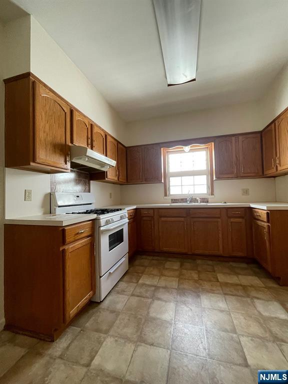 Rental Property at 301 N 12th St 2L, Newark, New Jersey - Bedrooms: 2 
Bathrooms: 1 
Rooms: 5  - $1,800 MO.