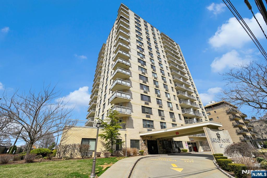 Rental Property at 307 Prospect Ave 3B, Hackensack, New Jersey - Bedrooms: 1 
Bathrooms: 1 
Rooms: 3  - $2,300 MO.
