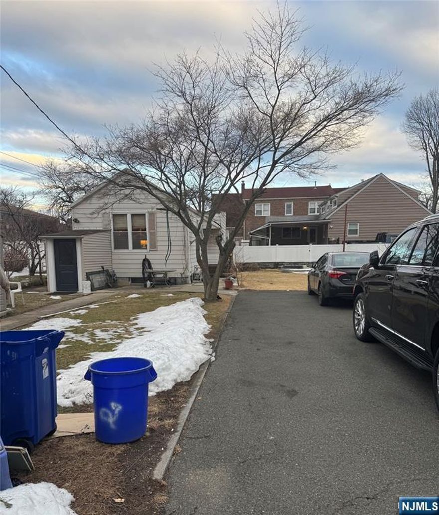 Double Lot Property in unique area!Empty lot to build your own property!Good size bedroom with large living room and kitchen.Full finished basement with large living space and bathroom.Come see the high opportunity house.
