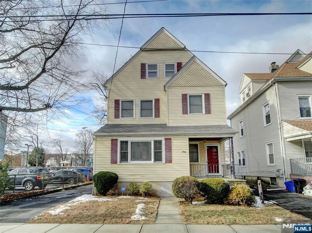 Rental Property at 60 Greenwood Ave 3, Montclair, New Jersey - Bedrooms: 2 
Bathrooms: 2 
Rooms: 4  - $2,150 MO.