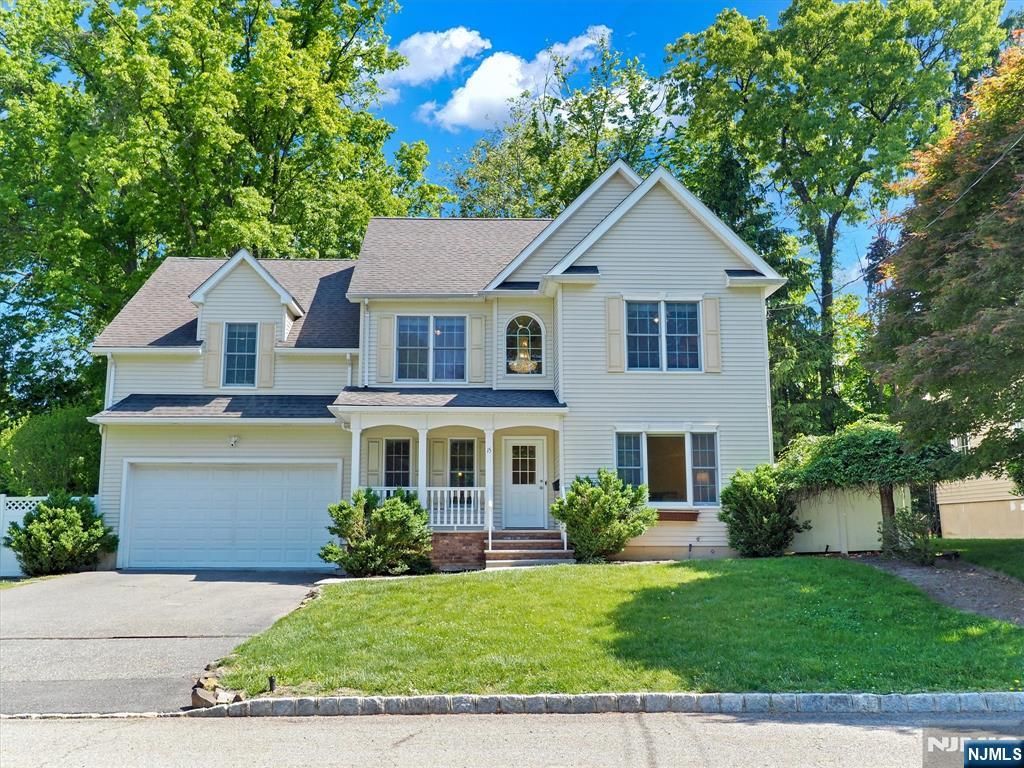 Photo of 15 Woodrow Place, West Caldwell, NJ 07006 (MLS # 26018767)