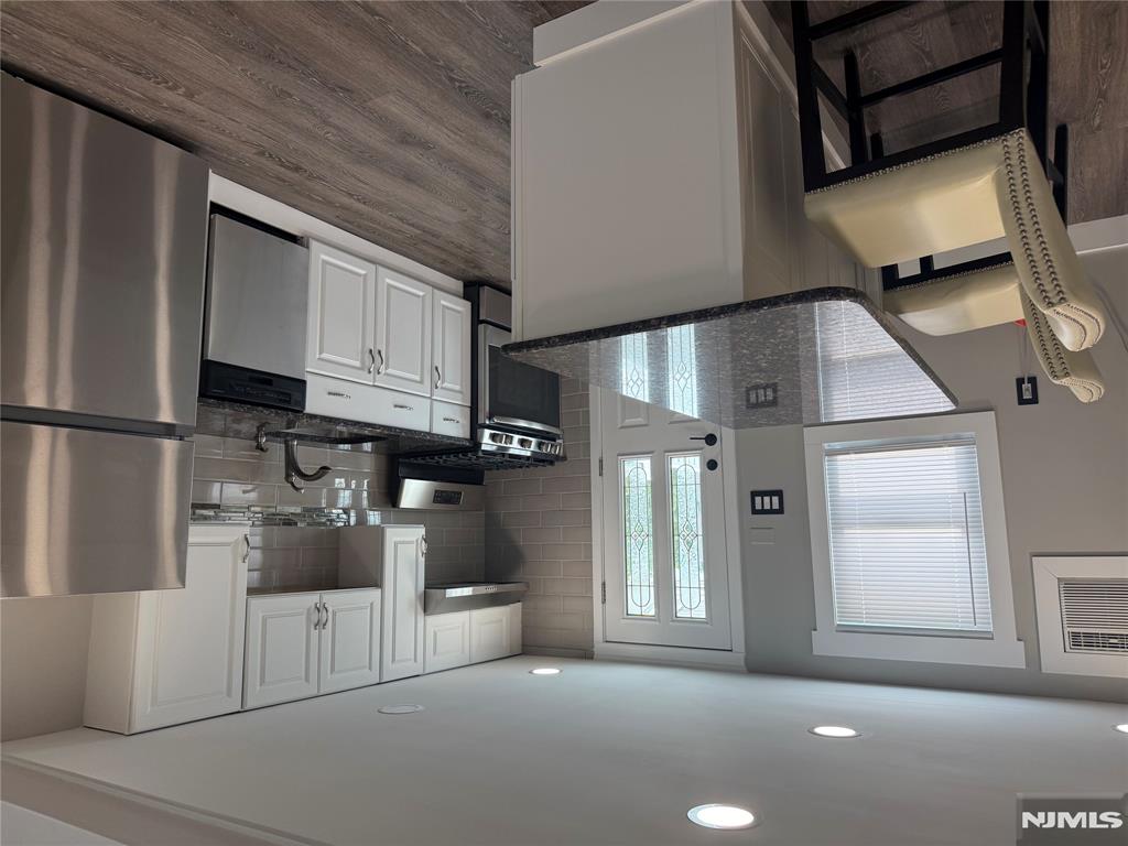 Lodi, New Jersey 07644, United States, 2 Bedrooms Bedrooms, ,1 BathroomBathrooms,Residential,Active,170934