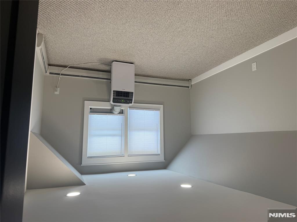 Lodi, New Jersey 07644, United States, 2 Bedrooms Bedrooms, ,1 BathroomBathrooms,Residential,Active,170934