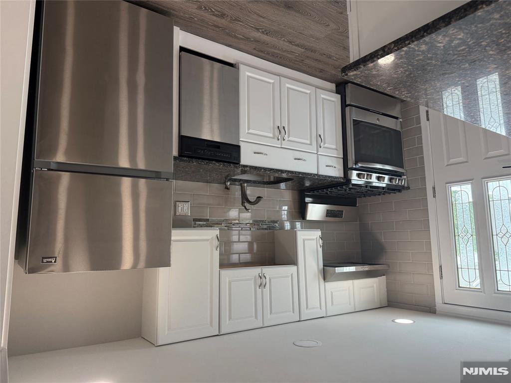 Lodi, New Jersey 07644, United States, 2 Bedrooms Bedrooms, ,1 BathroomBathrooms,Residential,Active,170934