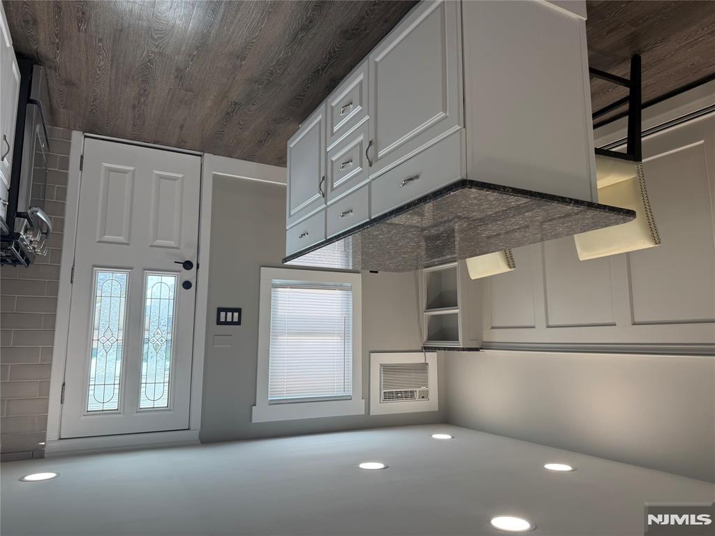 Lodi, New Jersey 07644, United States, 2 Bedrooms Bedrooms, ,1 BathroomBathrooms,Residential,Active,170934