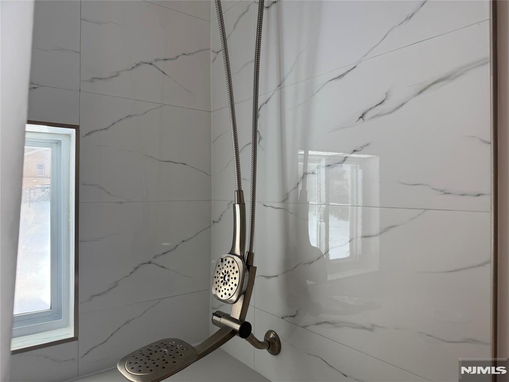 Lodi, New Jersey 07644, United States, 2 Bedrooms Bedrooms, ,1 BathroomBathrooms,Residential,Active,170934