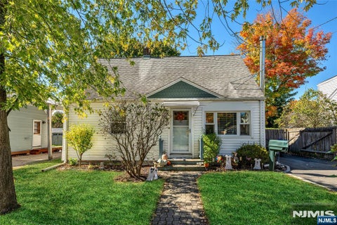 Photo of 41 Wanaque Avenue, Wanaque, NJ 07420 (MLS # 26039840)