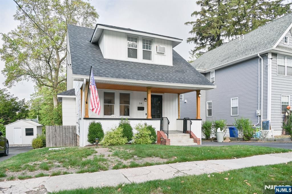 Photo of 34 Summit Place, Haworth, NJ 07641 (MLS # 25035781)