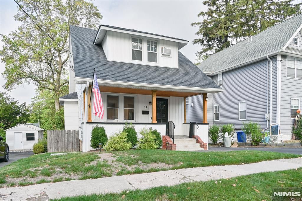 Photo of 34 Summit Place, Haworth, NJ 07641 (MLS # 25035781)