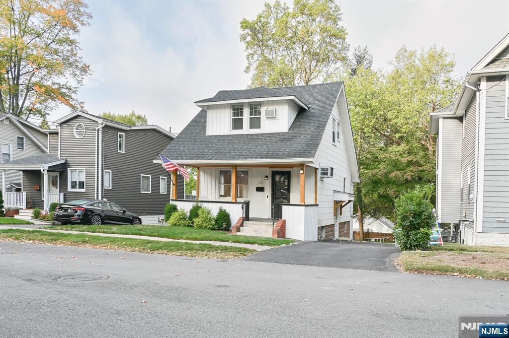 Photo of 34 Summit Place, Haworth, NJ 07641 (MLS # 25035781)