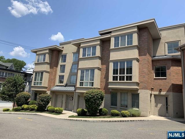 Rental Property at 200 Laird Ave 206, Cliffside Park, New Jersey - Bedrooms: 2 
Bathrooms: 3 
Rooms: 5  - $3,600 MO.