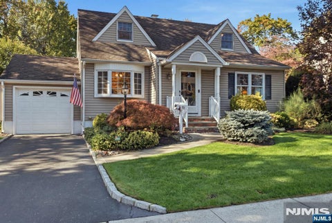Photo of 522 Hazel Place, Fair Lawn, NJ 07410 (MLS # 26040551)