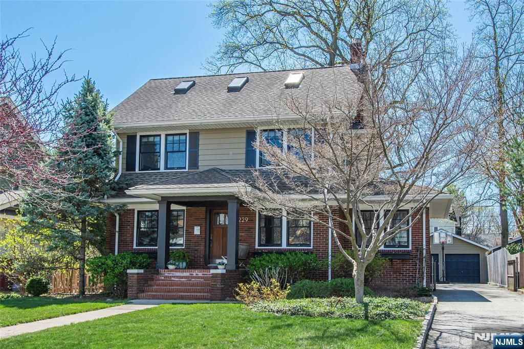 Photo of 229 Watchung Avenue, Montclair, NJ 07043 (MLS # 26011824)