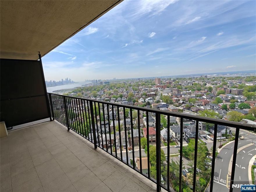 25th floor, 2 bedroom, 2 full bath bright and spacious unit. Walk out balcony with fabulous views of NYC skyline and the Hudson River. Hardwood flooring throughout. Main bedroom with 2 walk in closets and full bathroom. Amenities include outdoor pool, tennis courts, community room and 24 hour concierge. Minutes to George Washington Bridge. Near all major roads, shops and restaurants. Additional storage room located on floor.
