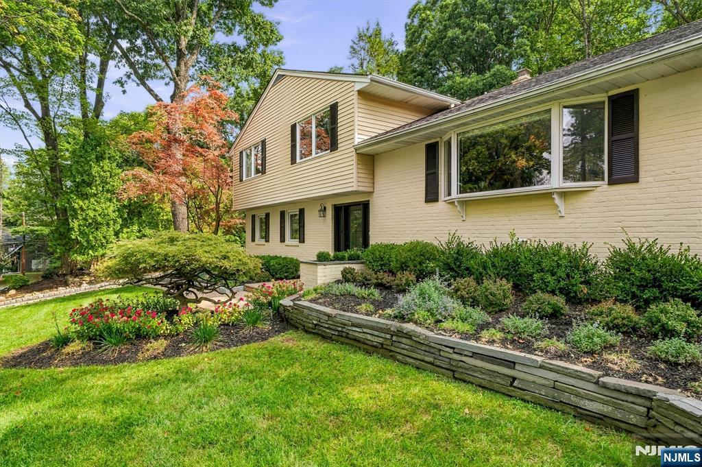7 Ravine Drive