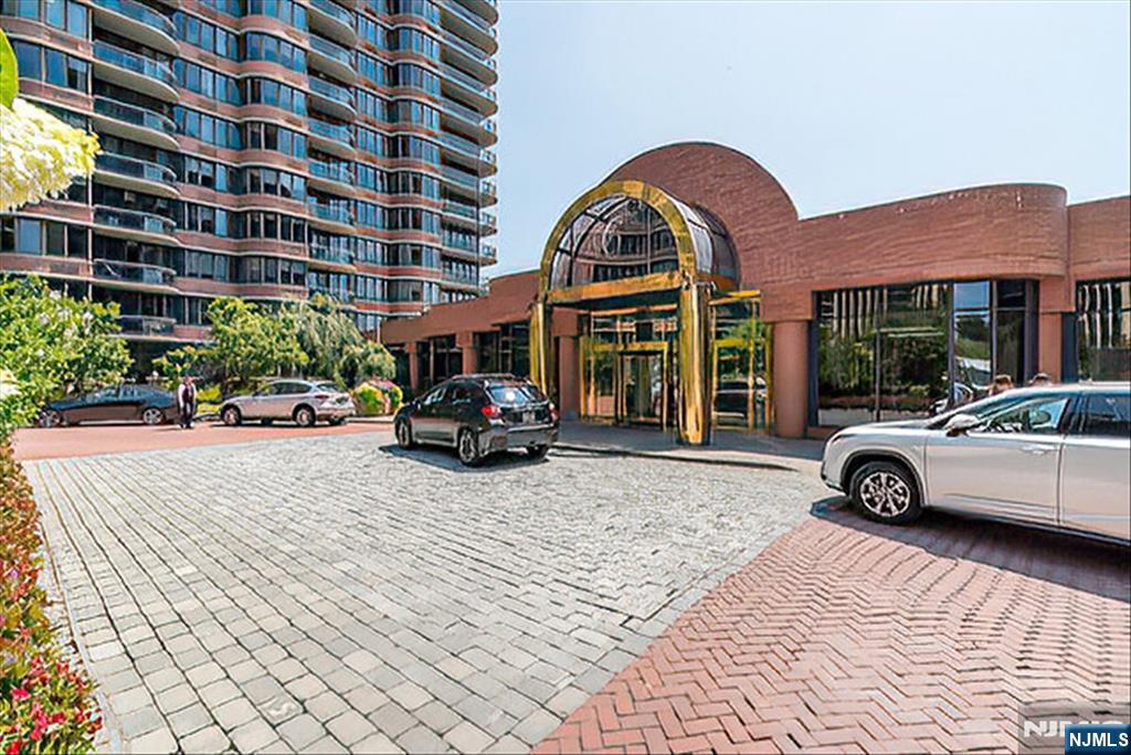 100 Carlyle Drive VG6