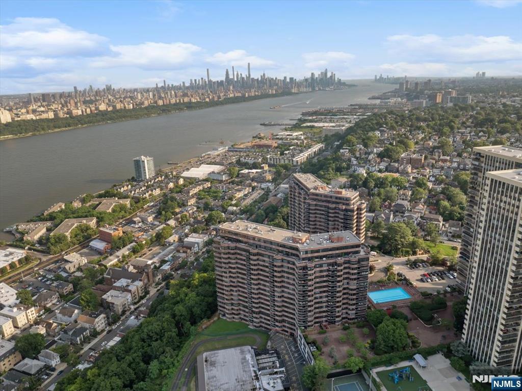 100 Carlyle Drive VG6