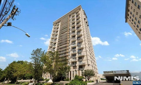 Photo of 160 Overlook Avenue #6F, Hackensack, NJ 07601 (MLS # 26035785)