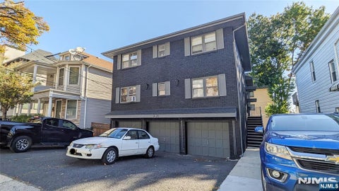 Photo of 401 Undercliff Ave #B1, Edgewater, NJ 07020 (MLS # 26038396)