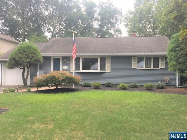 192 Homestead Rd, Paramus, New Jersey - 2 Bedrooms  
2 Bathrooms  
5 Rooms - 
