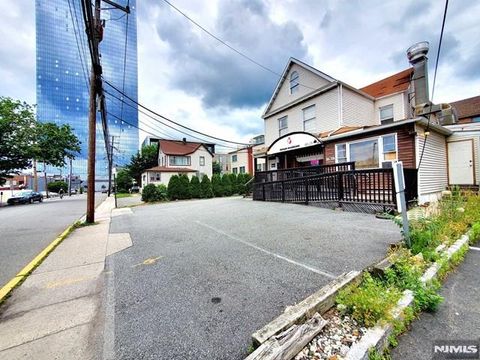 Photo of 1638 Parker Avenue #2, Fort Lee, NJ 07024 (MLS # 26012452)