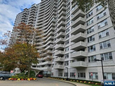 Photo of Fort Lee, NJ 07024 (MLS # 25038749)