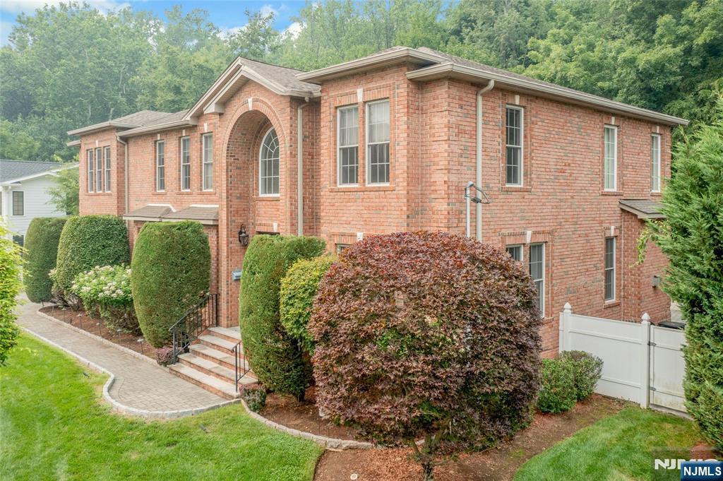 38 Glenwood Avenue