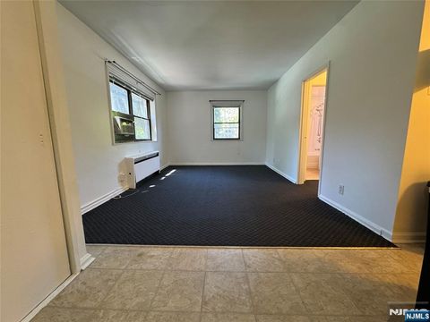 Photo of 411 Park Pl #2J, Fort Lee, NJ 07024 (MLS # 26018026)