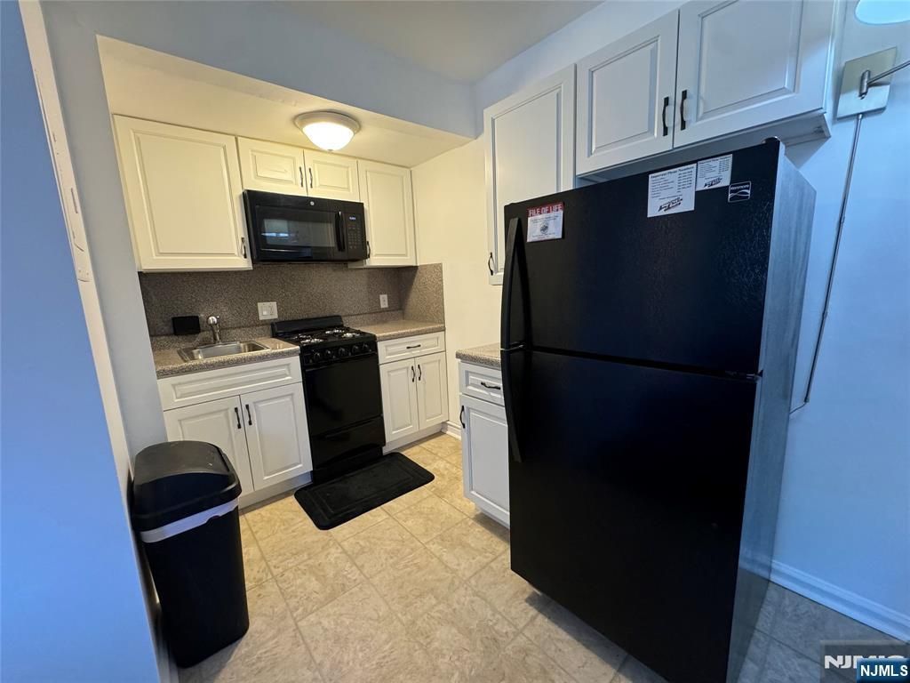 Photo of 411 Park Pl #2J, Fort Lee, NJ 07024 (MLS # 26018026)