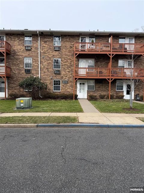 Photo of 142 Maple Street #142, Teaneck, NJ 07666 (MLS # 26008426)