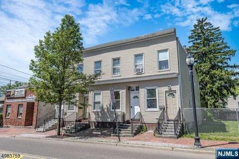 Photo of 10991101 Ringwood Avenue, Wanaque, NJ 07420 (MLS # 26019790)