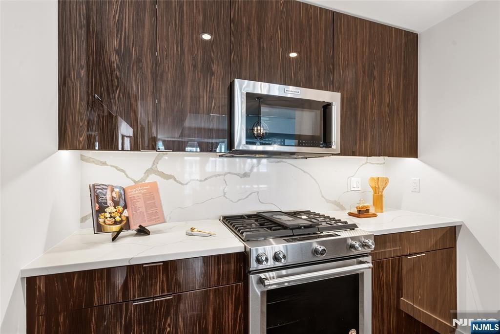 800 Ave At Port Imperial Boulevard 816