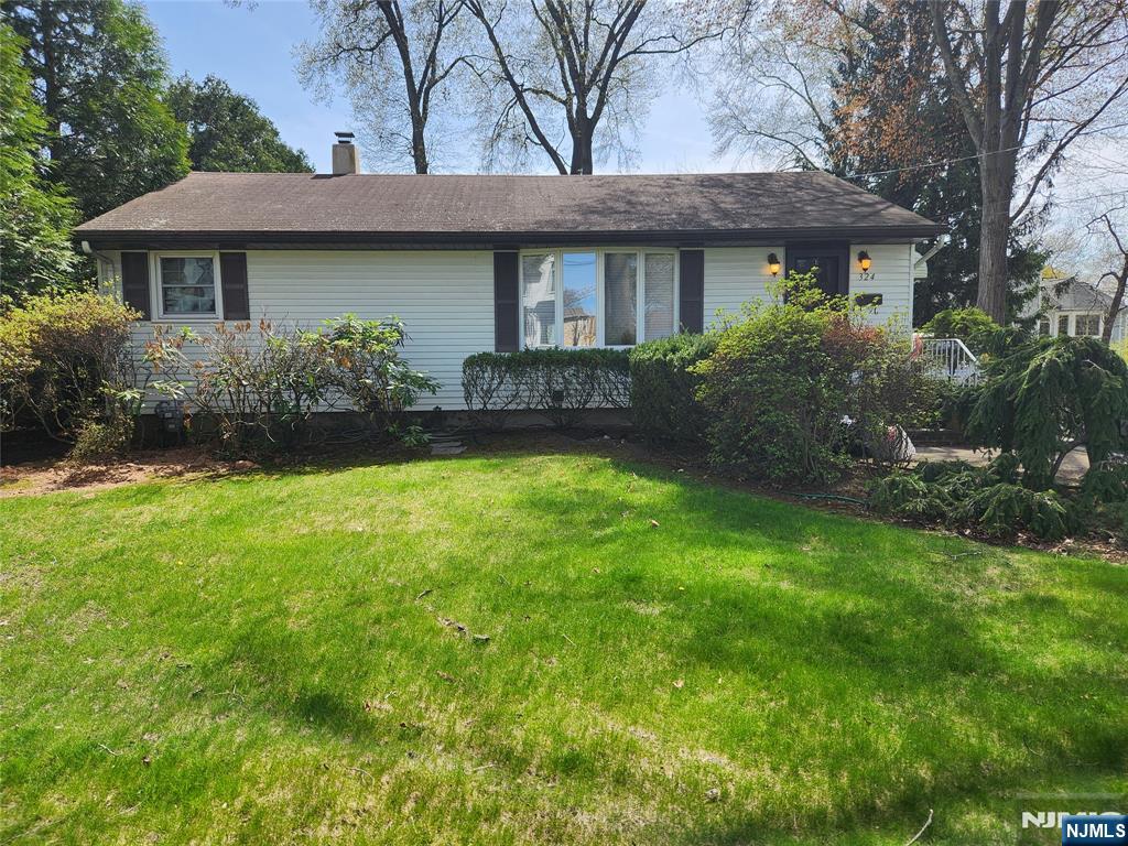 Property for Sale at 324 Ross Road, Paramus, New Jersey - Bedrooms: 3 
Bathrooms: 2 
Rooms: 6  - $799,000