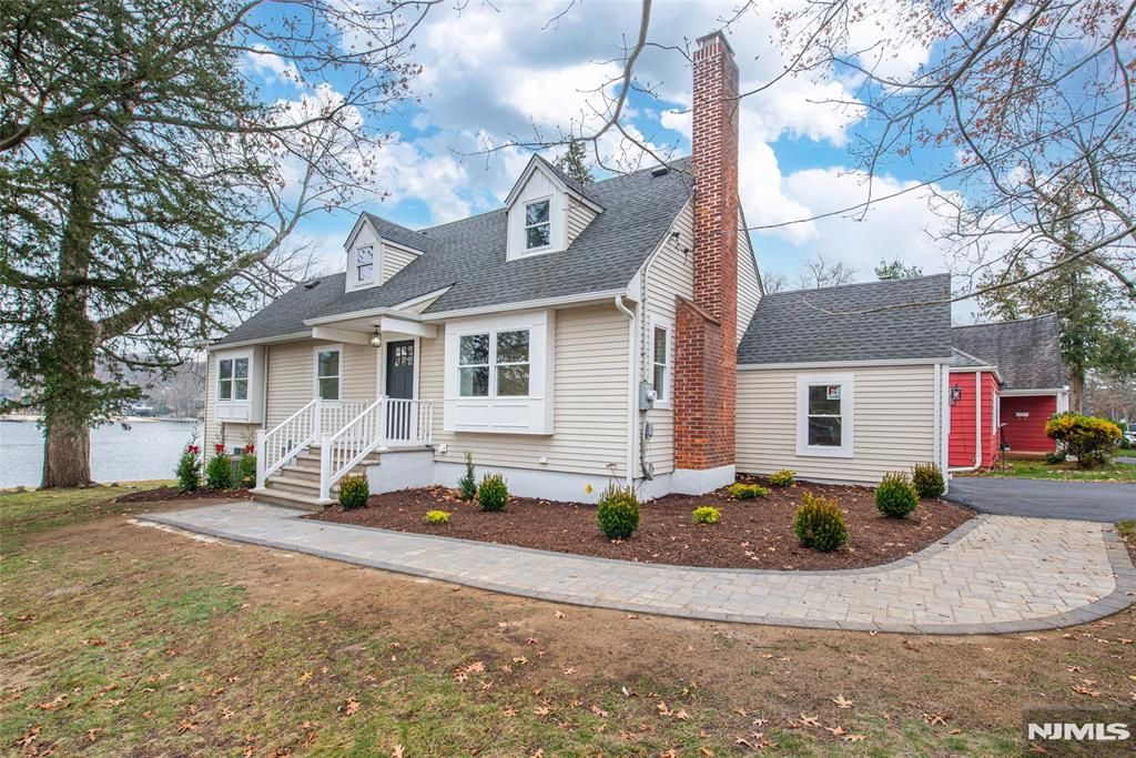 Photo of 86 Lake W Drive, Wayne, NJ 07470 (MLS # 25042406)