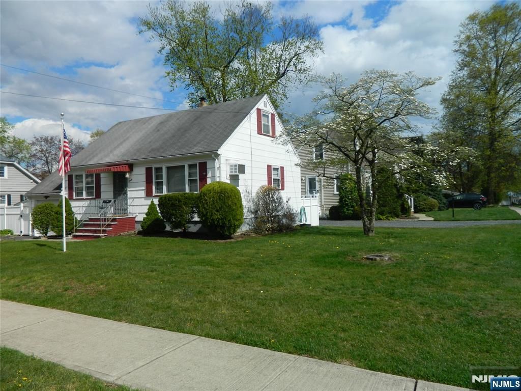 Photo of 20 Saint Charles Avenue, Caldwell, NJ 07006 (MLS # 26013673)