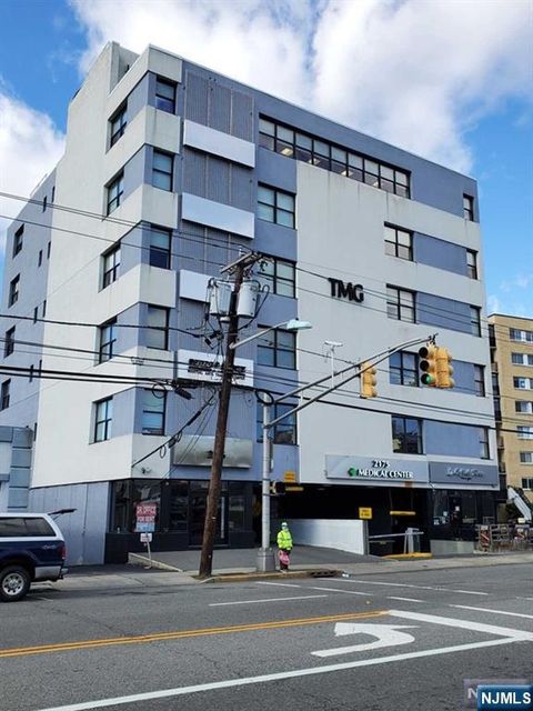 Photo of 2175 Lemoine AVE #103, Fort Lee, NJ 07024 (MLS # 26020537)