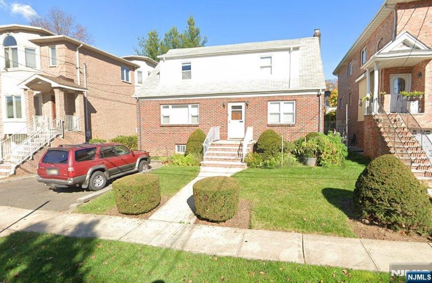 317 E. HARRIET AVE, PALISADES PARK, NJ â€“ UPSTAIRS UNIT LOCATED ON A QUIET DEAD END STREET. APPROX. 800â€“900 SQFT (ABOUT 36x31) FEATURING 3 TOTAL ROOMS WITH 2 BEDROOMS (POTENTIALLY 3 DEPENDING ON LAYOUT) AND 1 FULL BATHROOM. HARDWOOD FLOORS THROUGHOUT, RECENTLY REPAINTED, FULL KITCHEN, CENTRAL AIR CONDITIONING, RADIATORS IN UNIT (TENANT PAYS HEAT), MULTIPLE CLOSET SPACES, ELECTRICAL BOX ACCESS, AND LIMITED ATTIC STORAGE. FRONT ENTRANCE DIRECTLY TO THE SIDEWALK. STREET PARKING AVAILABLE ON THE BLOCK. LAUNDRY IS LOCATED NEARBY AND BUS TRANSPORTATION IS APPROXIMATELY HALF A BLOCK AWAY. UTILITIES ARE SEPARATE EXCEPT COLD WATER WHICH IS INCLUDED. NO PETS. DRIVEWAY AND BACKYARD NOT INCLUDED. STAIRS ARE TENANTâ€™S RESPONSIBILITY.