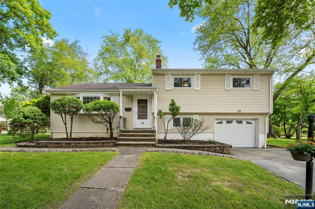 Property for Sale at 62 Asmus Road, Closter, New Jersey - Bedrooms: 3 
Bathrooms: 2 
Rooms: 8  - $808,000