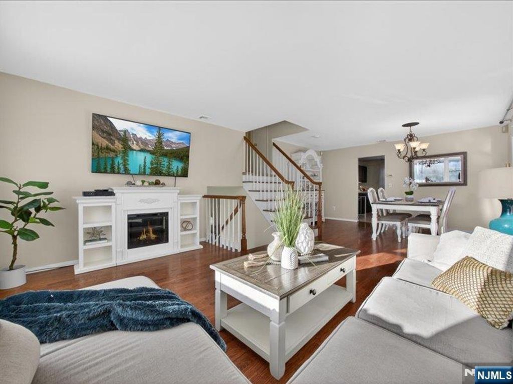 Photo of 33 Sherwood Drive, Ramsey, NJ 07446 (MLS # 26003553)