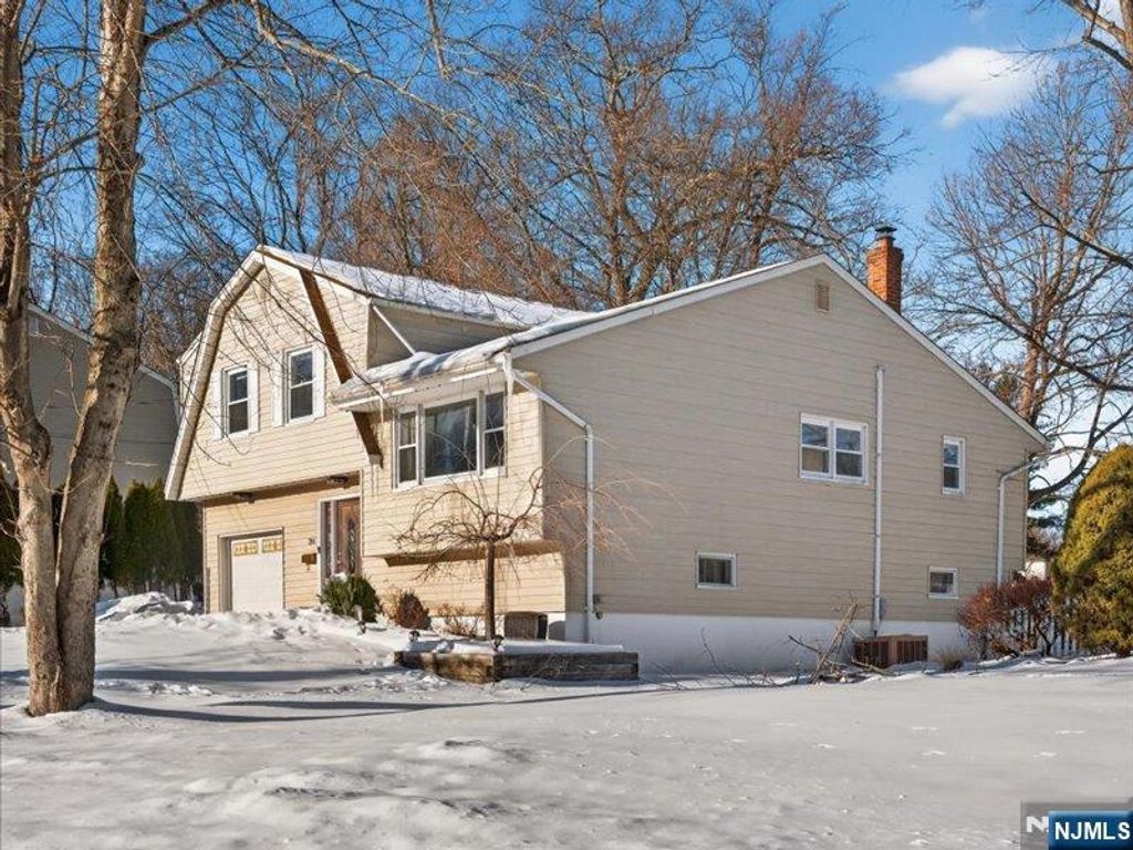 Photo of 33 Sherwood Drive, Ramsey, NJ 07446 (MLS # 26003553)