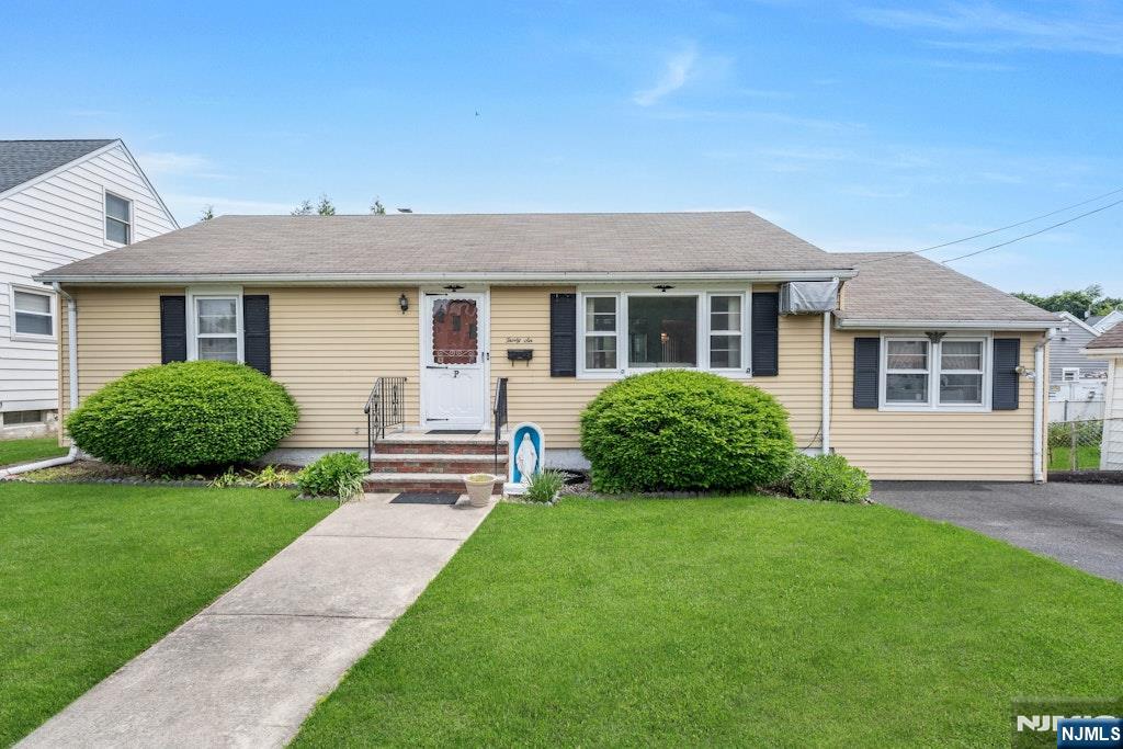Property for Sale at 36 Bogert Street, Totowa, New Jersey - Bedrooms: 3 
Bathrooms: 1 
Rooms: 6  - $509,900