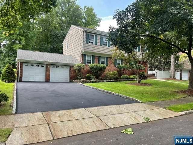 Rental Property at 80 Colgate Ave 1st Fl, Paramus, New Jersey - Bedrooms: 4 
Bathrooms: 2 
Rooms: 8  - $4,400 MO.