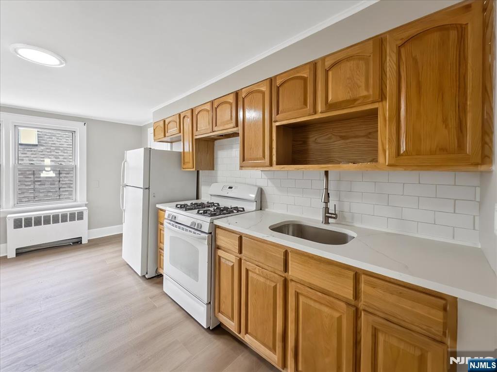 109 Division Ave, Garfield, New Jersey - 1 Bedrooms  
1 Bathrooms  
3 Rooms - 