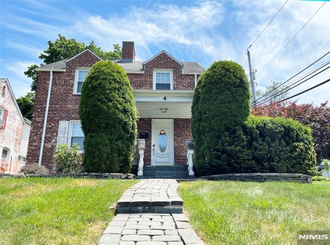 Photo of 4 Oak, Cresskill, NJ 07626 (MLS # 26015488)