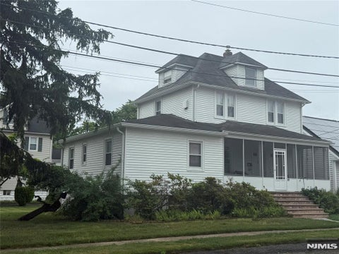 Photo of 31 Wood Place, Dumont, NJ 07628 (MLS # 26023500)